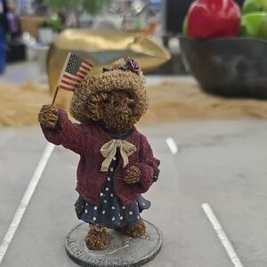 Boyds Bears Patriotic Bear Figurine in Red and Blue
